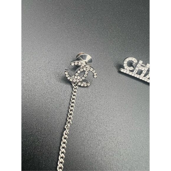 CLOSET CLEAR-OUT: PRICE DROP⚡ chanel
Silver tone brooch pin c c - Picture 5 of 11